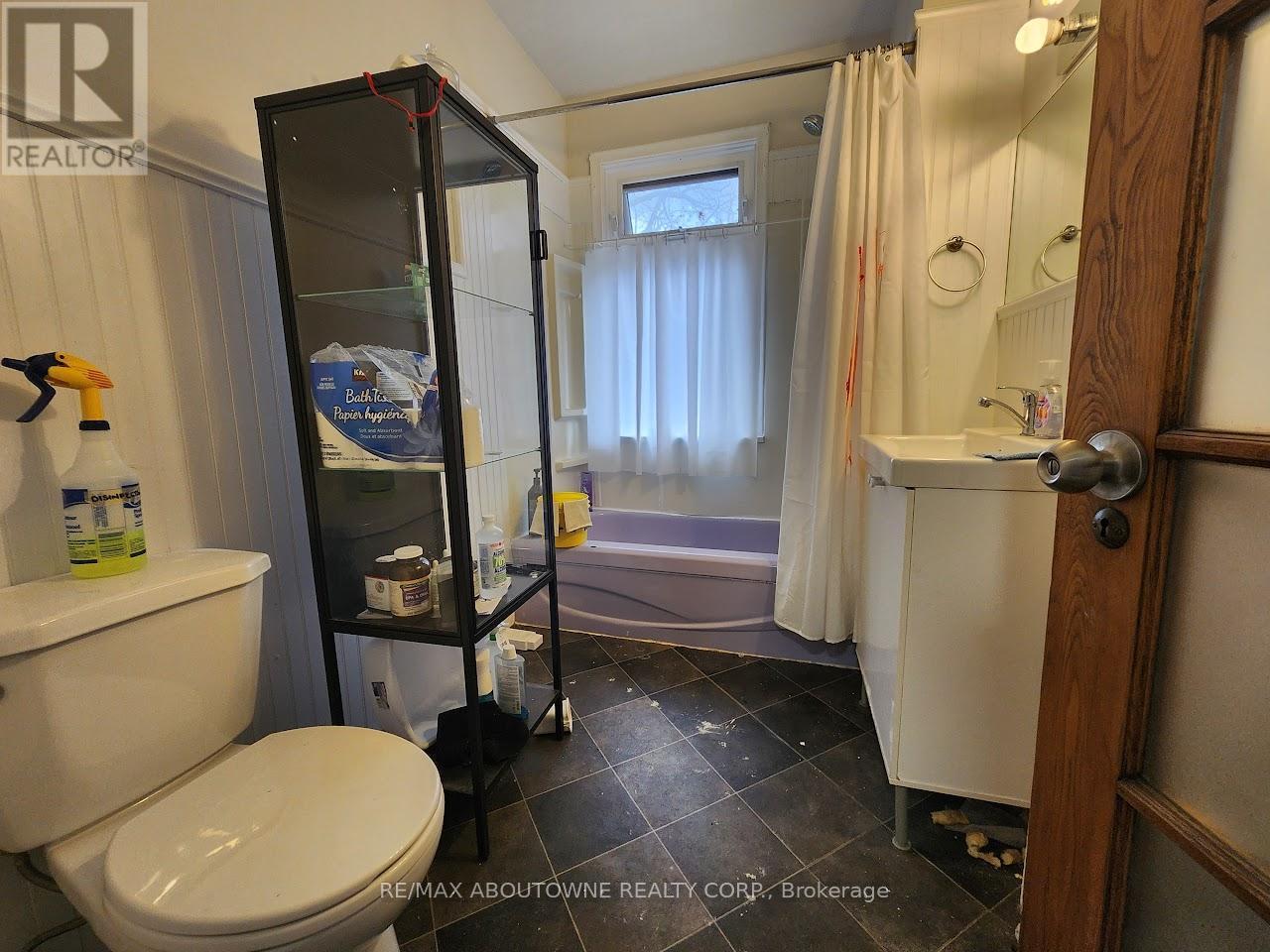 72 William Street, Hamilton, ON - Indoor Photo Showing Bathroom