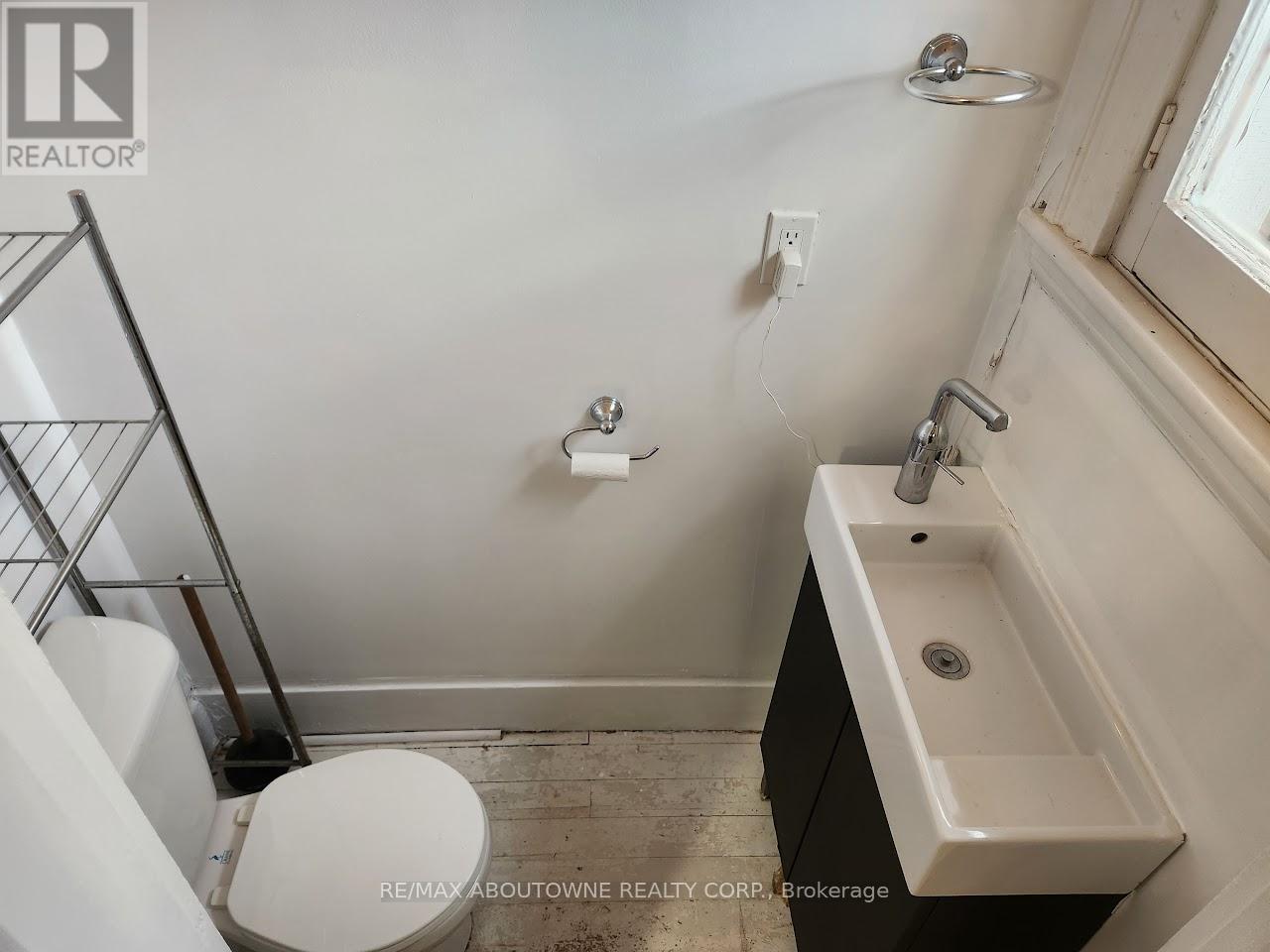 72 William Street, Hamilton, ON - Indoor Photo Showing Bathroom