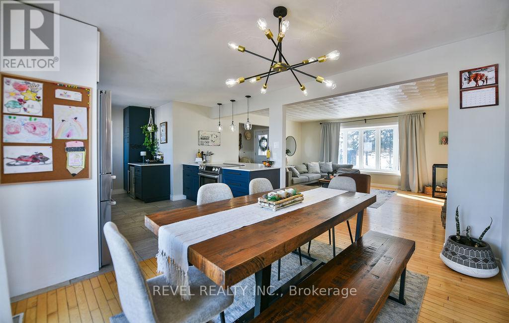2104 Jaguar Drive, Timmins (Mtj - 101 West), ON - Indoor Photo Showing Dining Room With Fireplace