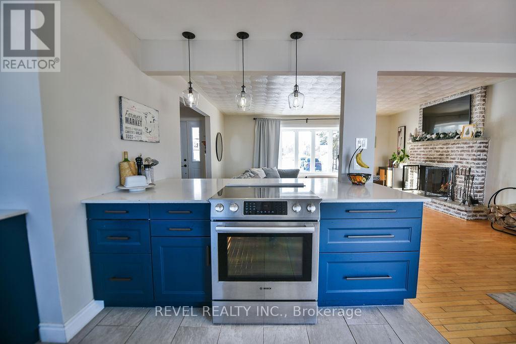 2104 Jaguar Drive, Timmins (Mtj - 101 West), ON - Indoor Photo Showing Kitchen