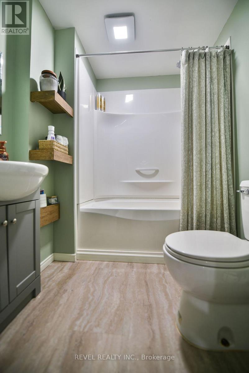2104 Jaguar Drive, Timmins (Mtj - 101 West), ON - Indoor Photo Showing Bathroom