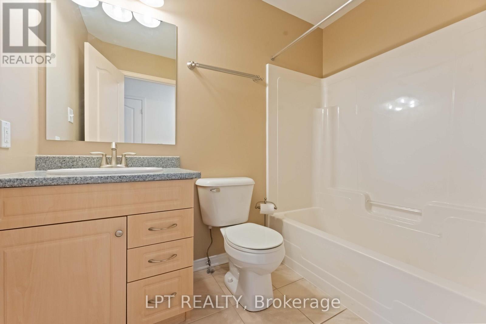 213 Idlewild Private, Ottawa, ON - Indoor Photo Showing Bathroom