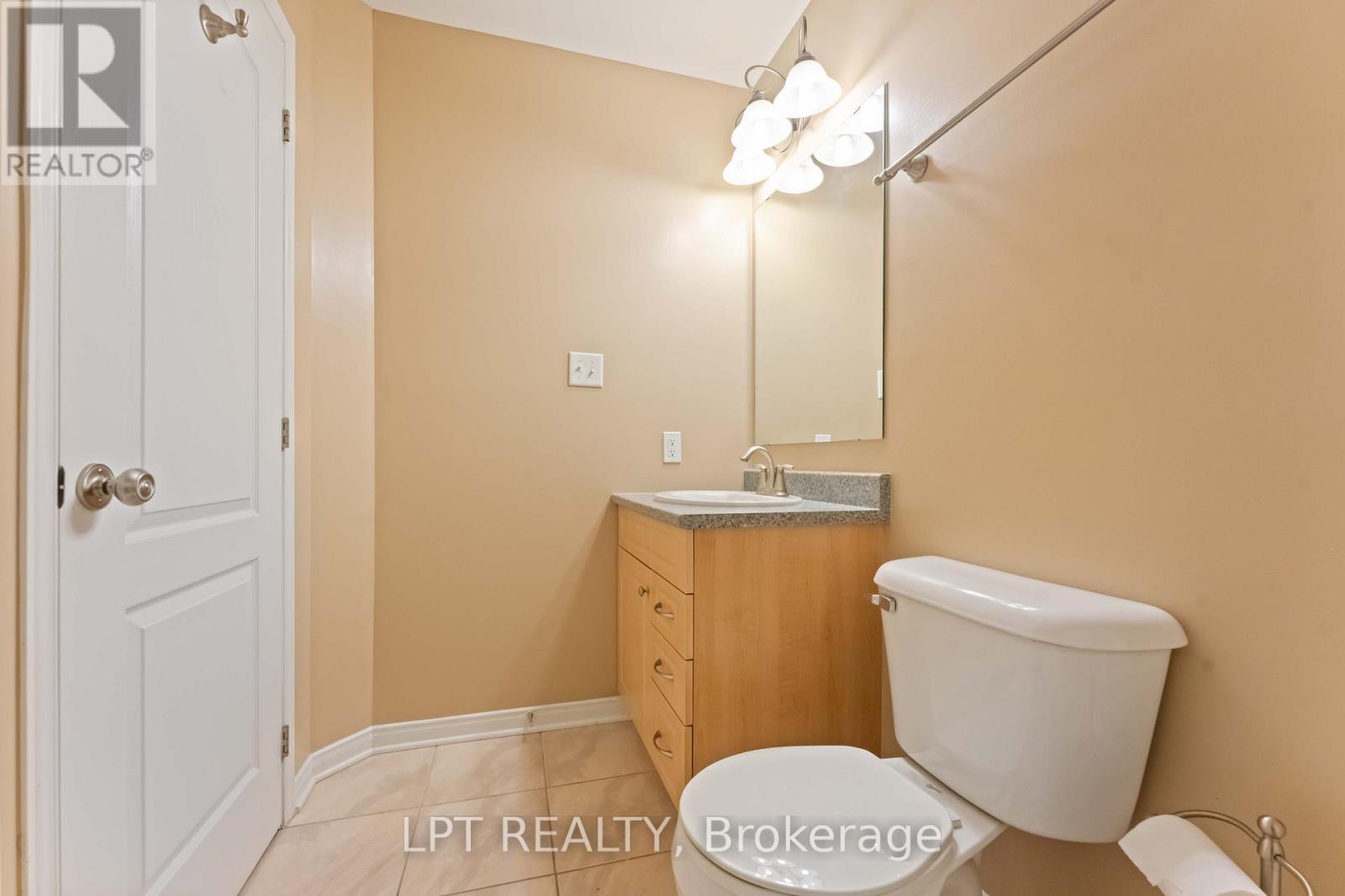 213 Idlewild Private, Ottawa, ON - Indoor Photo Showing Bathroom
