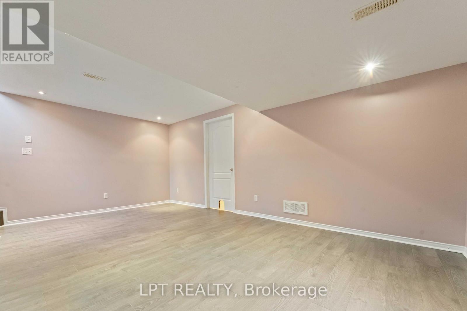 213 Idlewild Private, Ottawa, ON - Indoor Photo Showing Other Room