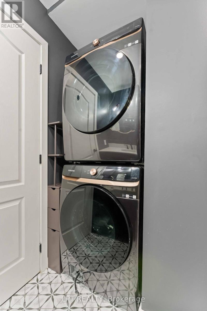 213 Idlewild Private, Ottawa, ON - Indoor Photo Showing Laundry Room
