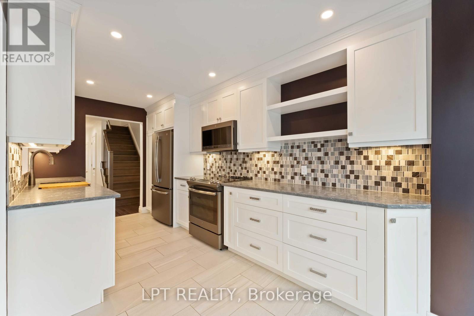 213 Idlewild Private, Ottawa, ON - Indoor Photo Showing Kitchen