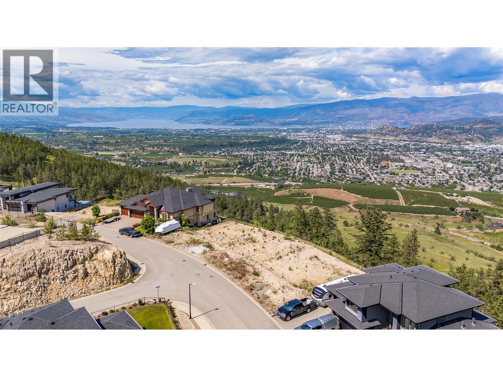 1726 Carnegie Street, Kelowna, BC