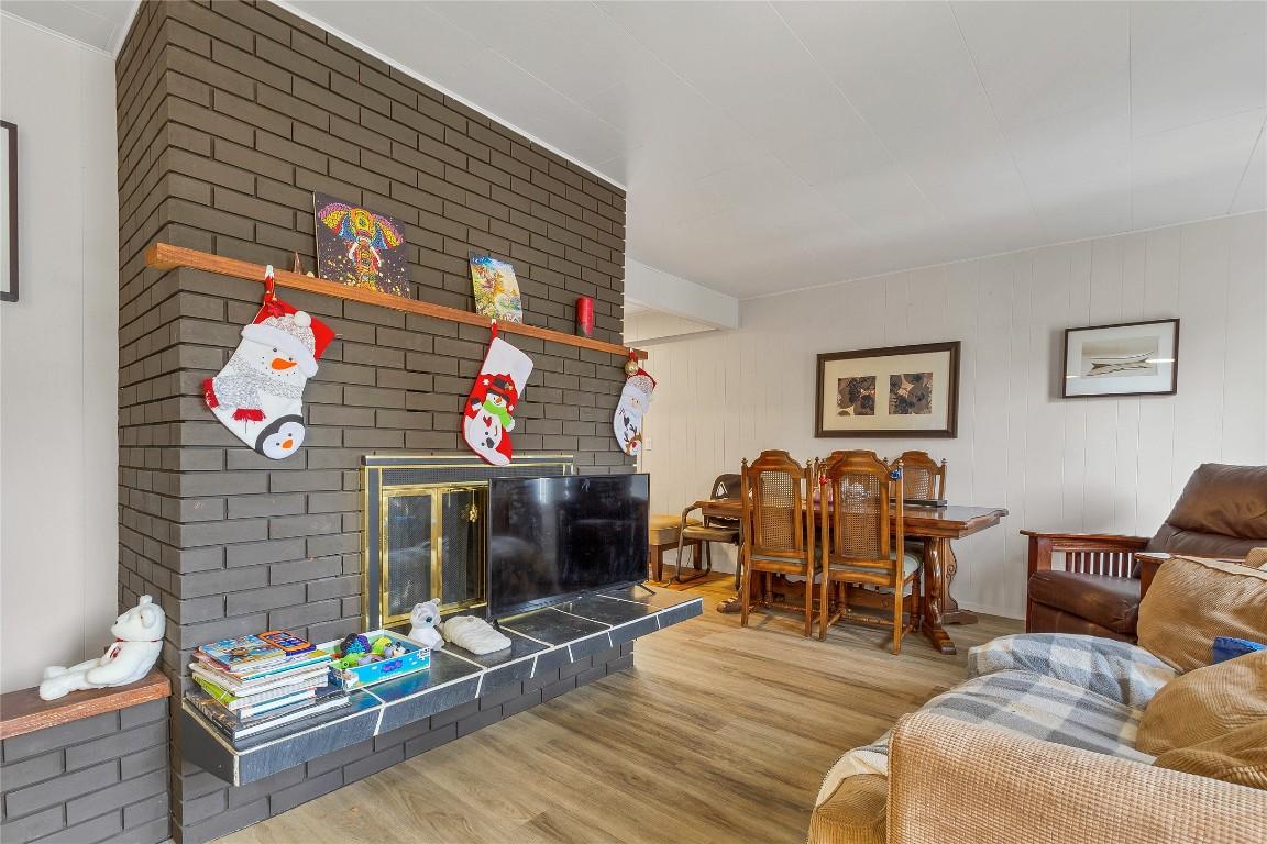 3600 37 Avenue, Vernon, BC - Indoor Photo Showing Living Room