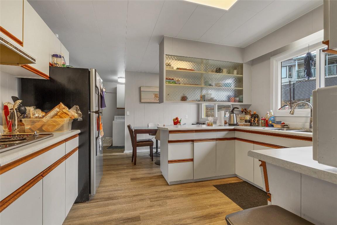 3600 37 Avenue, Vernon, BC - Indoor Photo Showing Kitchen