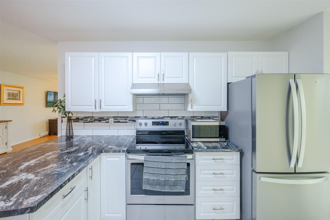 103-1820 Atkinson Street, Penticton, BC - Indoor Photo Showing Kitchen