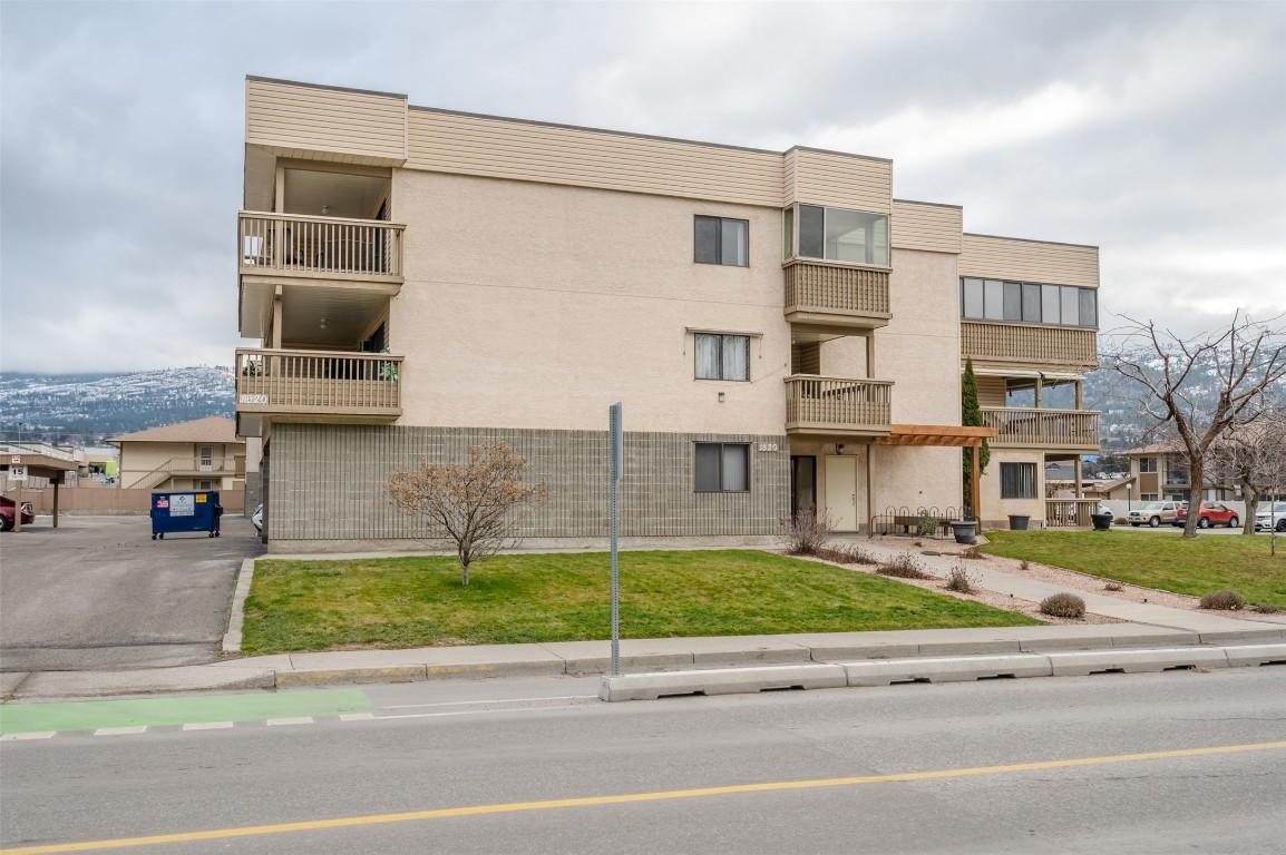 103-1820 Atkinson Street, Penticton, BC - Outdoor