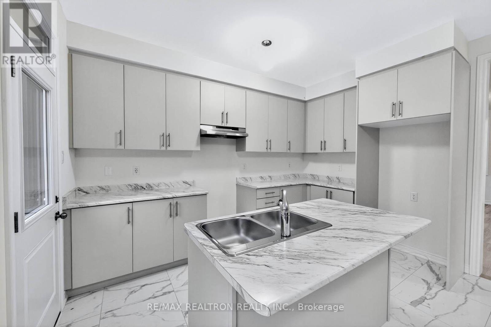 1 Wakefield Boulevard, Essa, ON - Indoor Photo Showing Kitchen With Double Sink