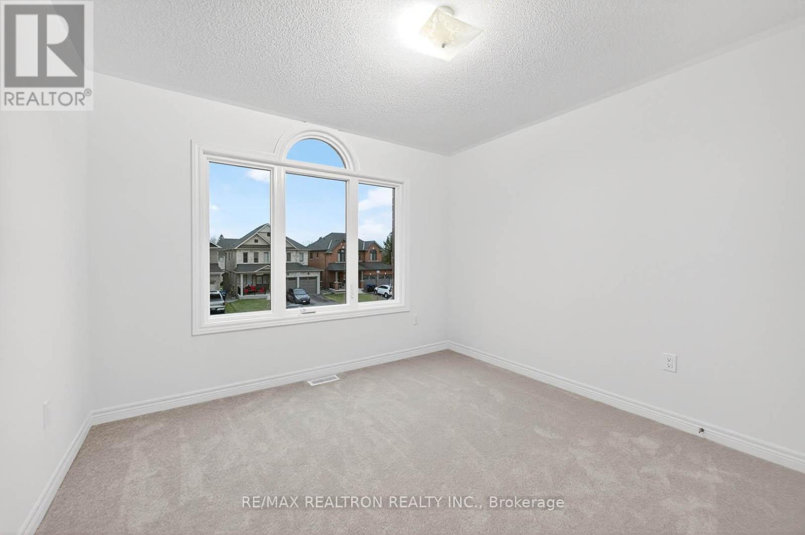 1 Wakefield Boulevard, Essa, ON - Indoor Photo Showing Other Room