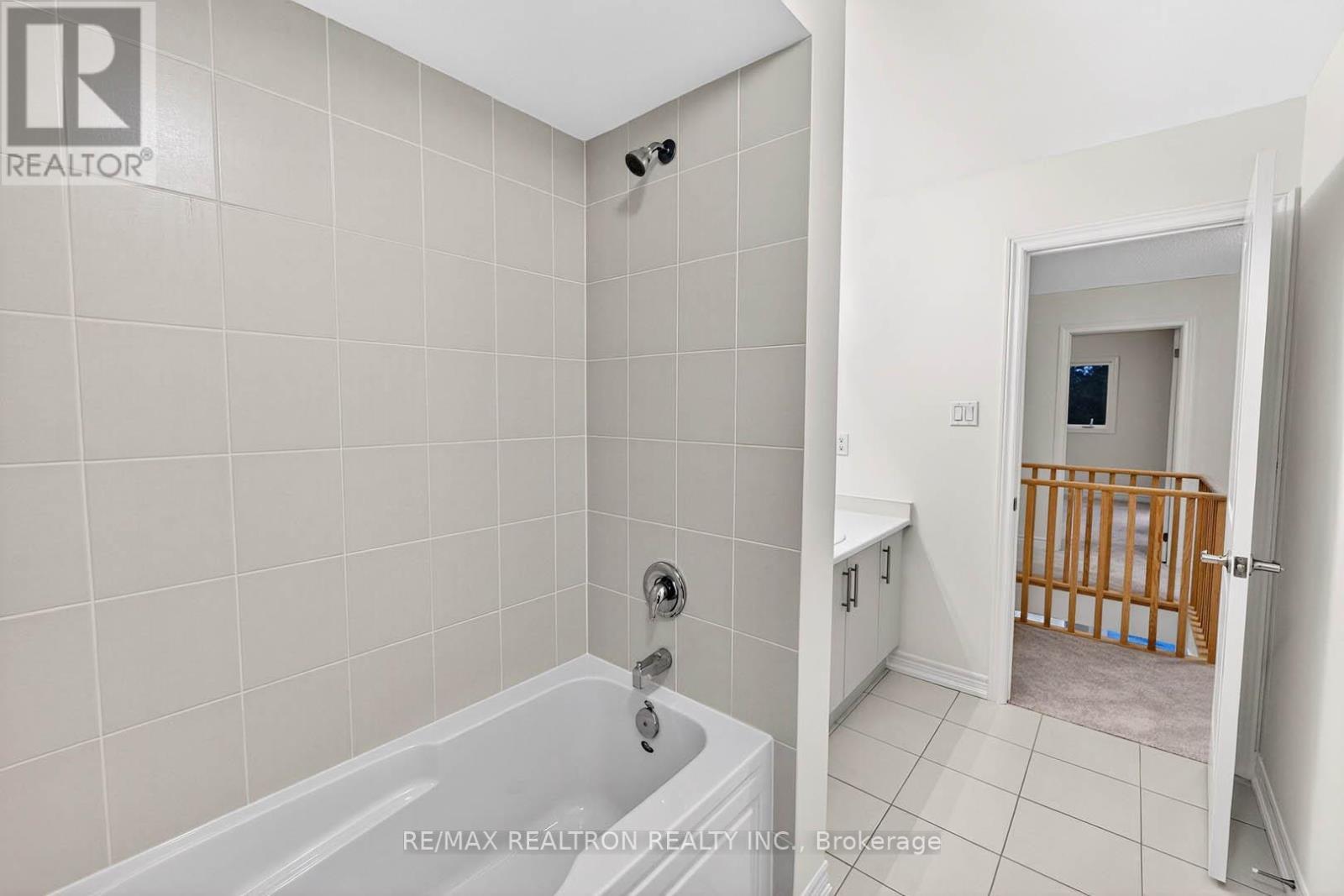 1 Wakefield Boulevard, Essa, ON - Indoor Photo Showing Bathroom