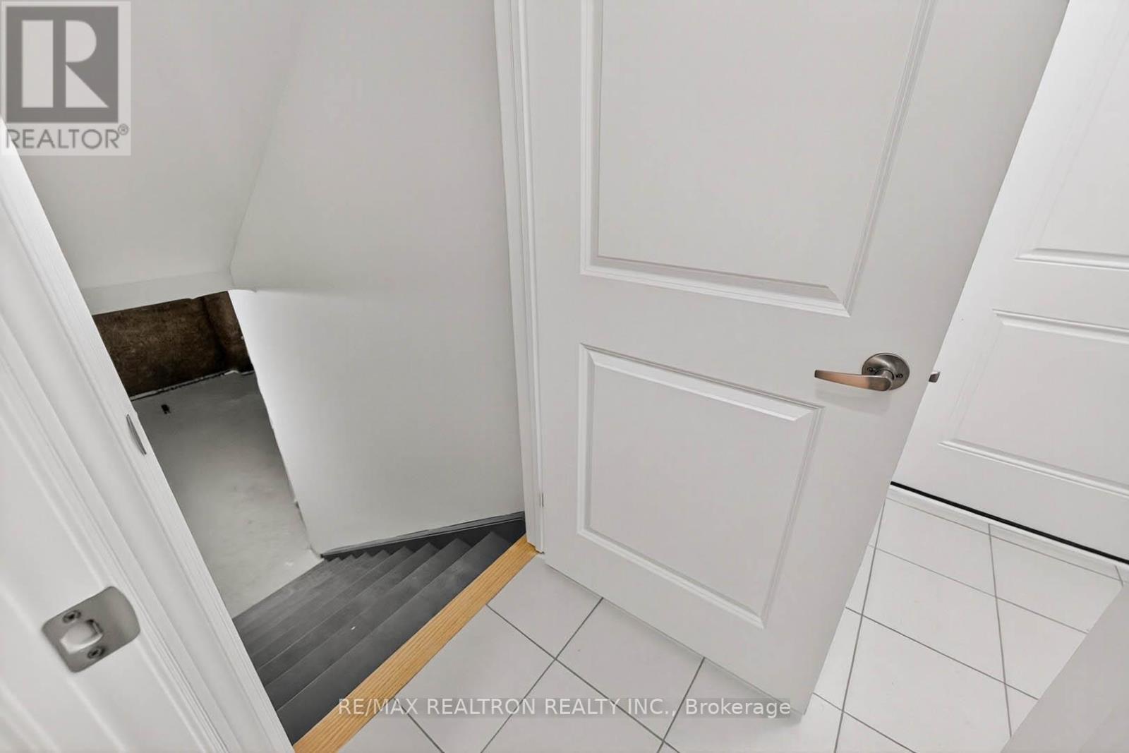 1 Wakefield Boulevard, Essa, ON - Indoor Photo Showing Other Room