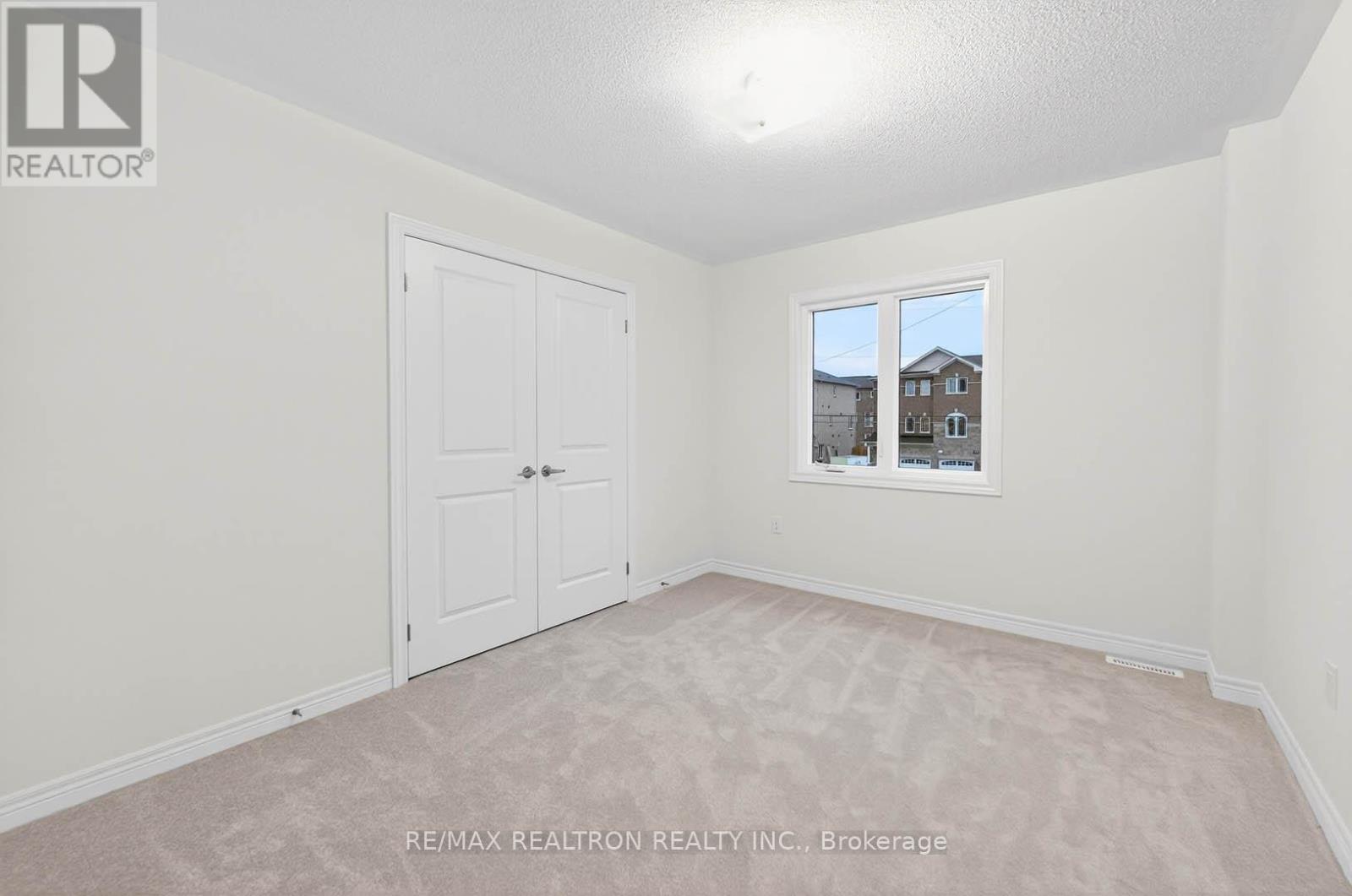 1 Wakefield Boulevard, Essa, ON - Indoor Photo Showing Other Room