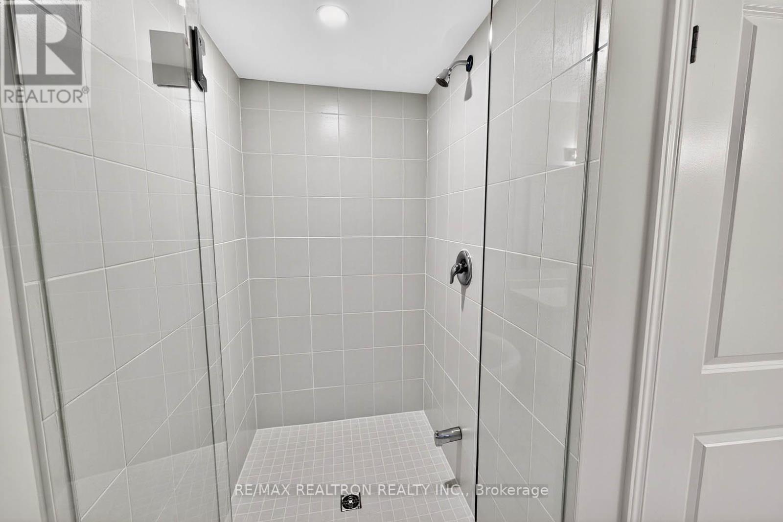1 Wakefield Boulevard, Essa, ON - Indoor Photo Showing Bathroom