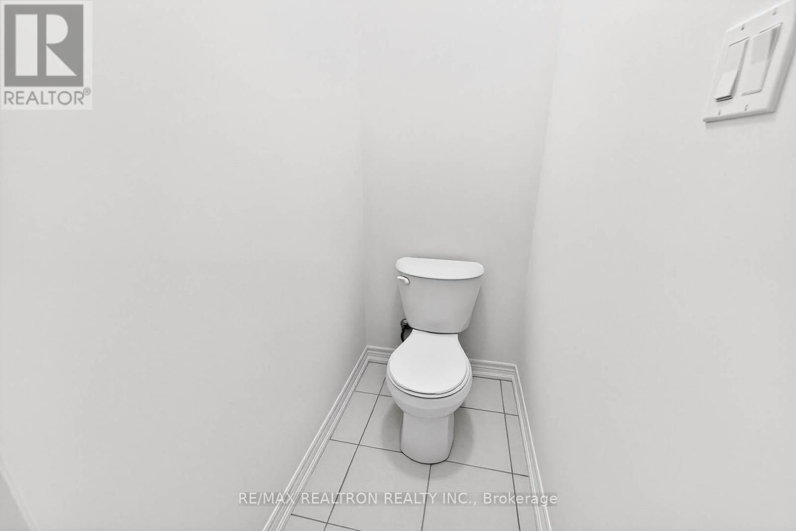 1 Wakefield Boulevard, Essa, ON - Indoor Photo Showing Bathroom