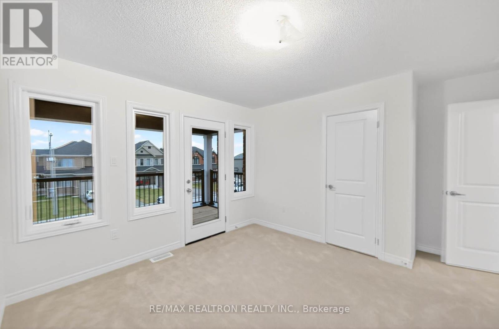 1 Wakefield Boulevard, Essa, ON - Indoor Photo Showing Other Room