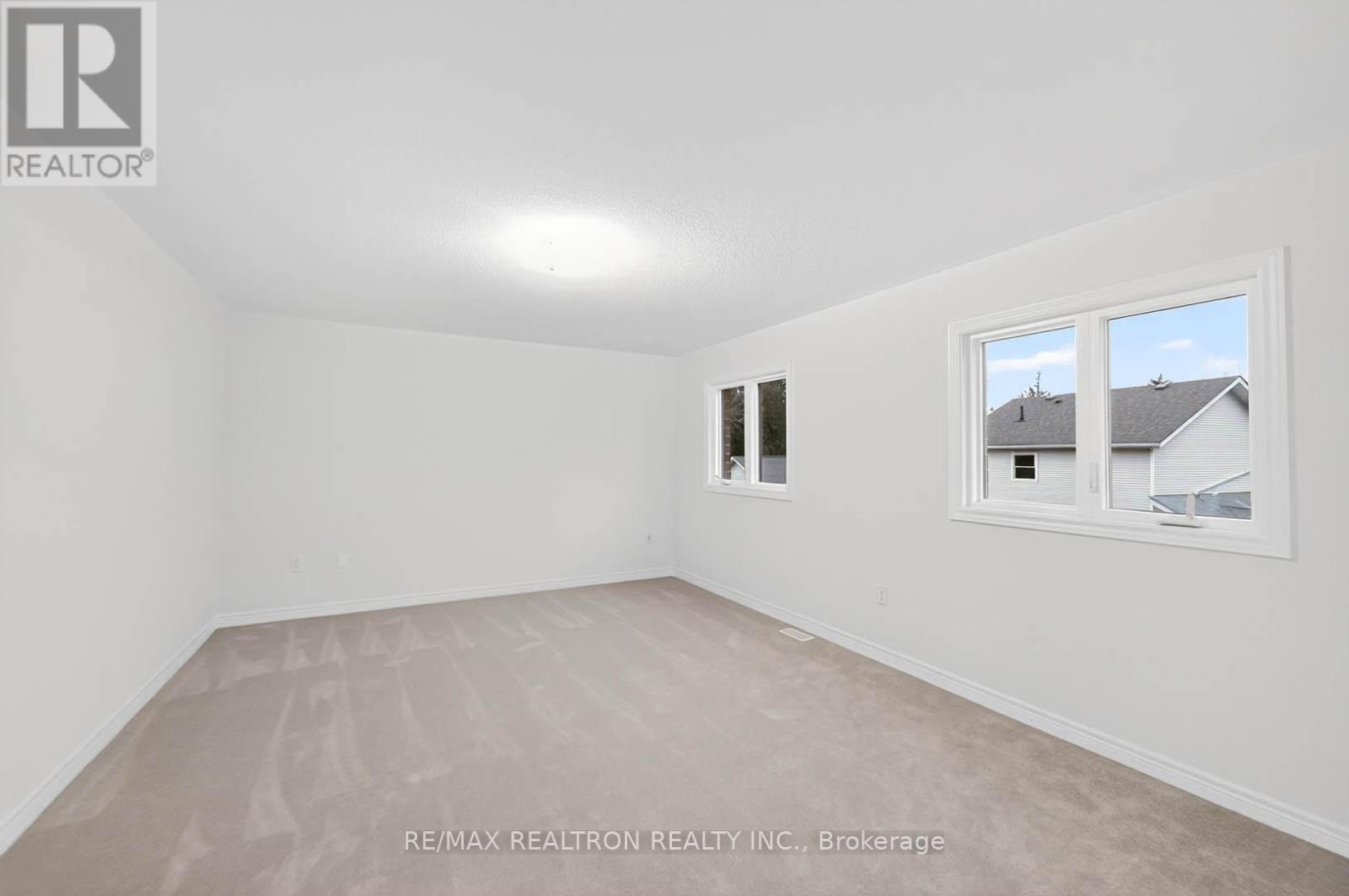 1 Wakefield Boulevard, Essa, ON - Indoor Photo Showing Other Room