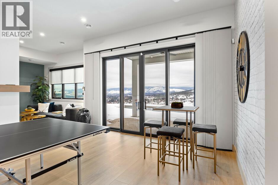 1062 Emslie Street, Kelowna, BC - Indoor