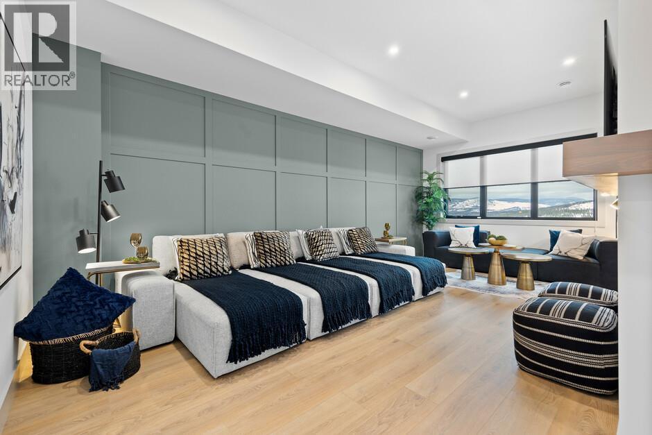 1062 Emslie Street, Kelowna, BC - Indoor