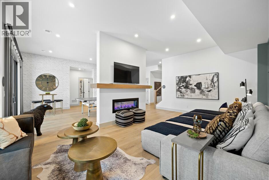 1062 Emslie Street, Kelowna, BC - Indoor Photo Showing Living Room With Fireplace