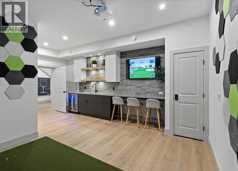 1062 Emslie Street, Kelowna, BC - Indoor