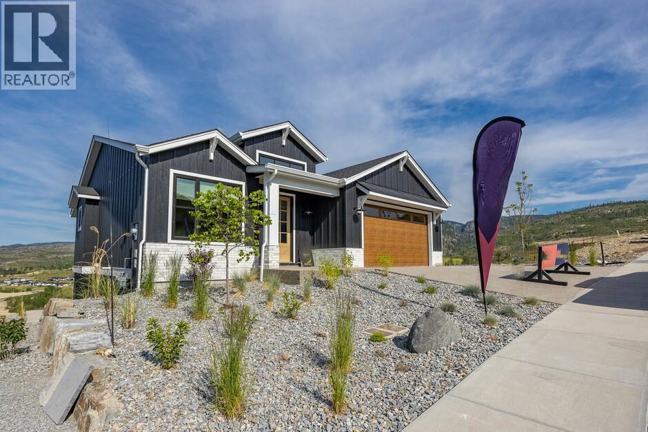 1062 Emslie Street, Kelowna, BC - Outdoor