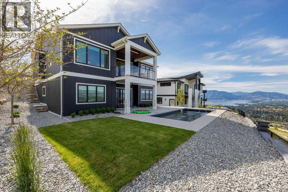 1062 Emslie Street, Kelowna, BC - Outdoor