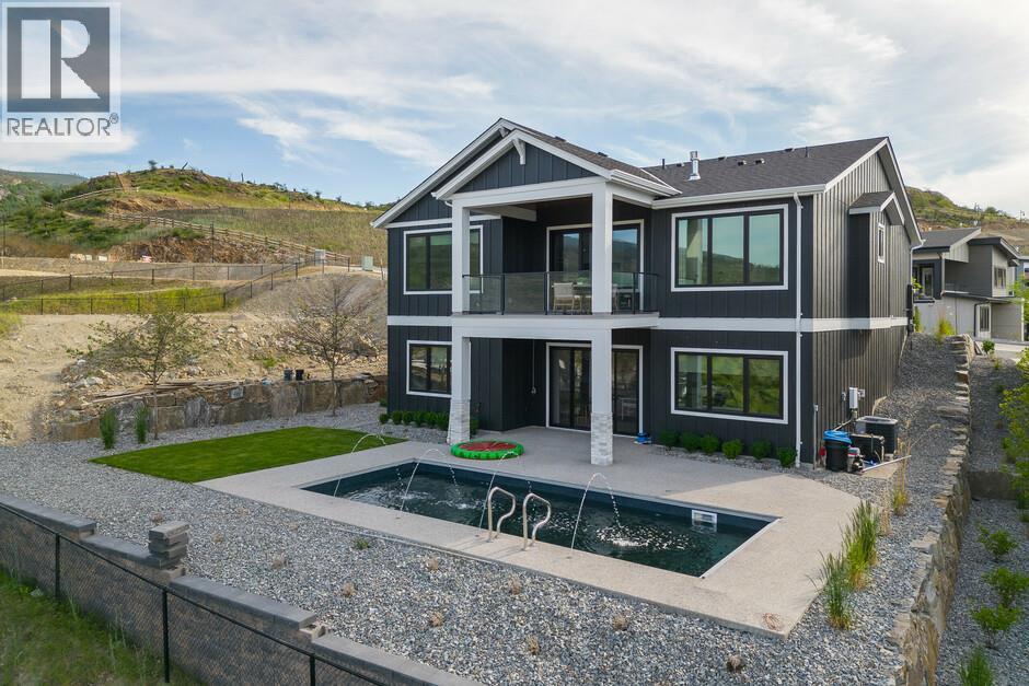 1062 Emslie Street, Kelowna, BC - Outdoor