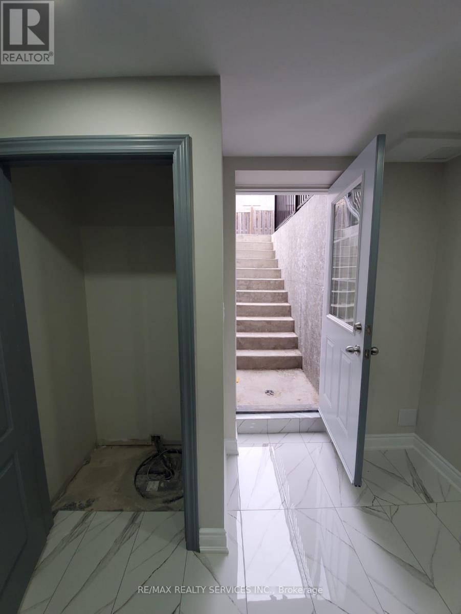 (Basement) - 4 Mellowood Avenue, Brampton, ON