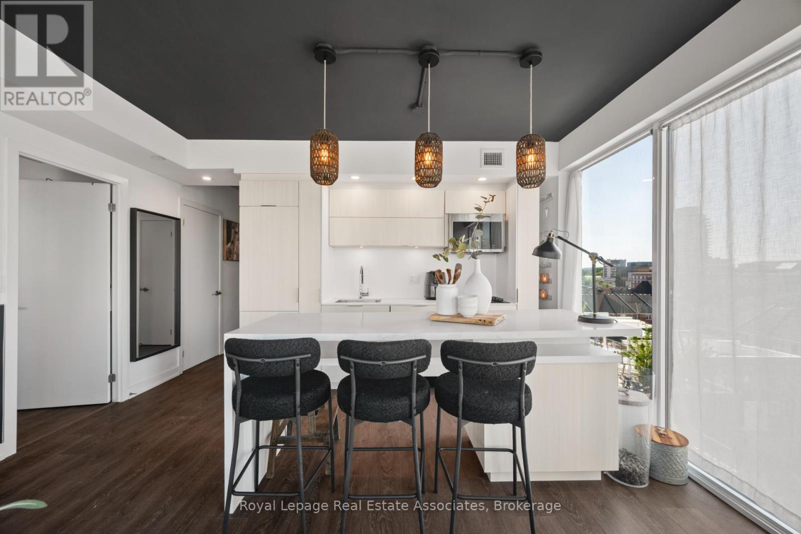 602 - 370 Martha Street, Burlington, ON - Indoor