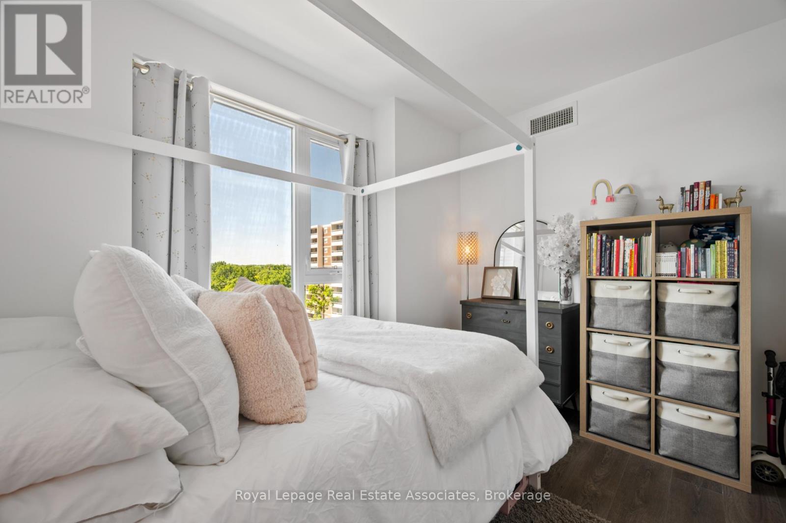 602 - 370 Martha Street, Burlington, ON - Indoor Photo Showing Bedroom