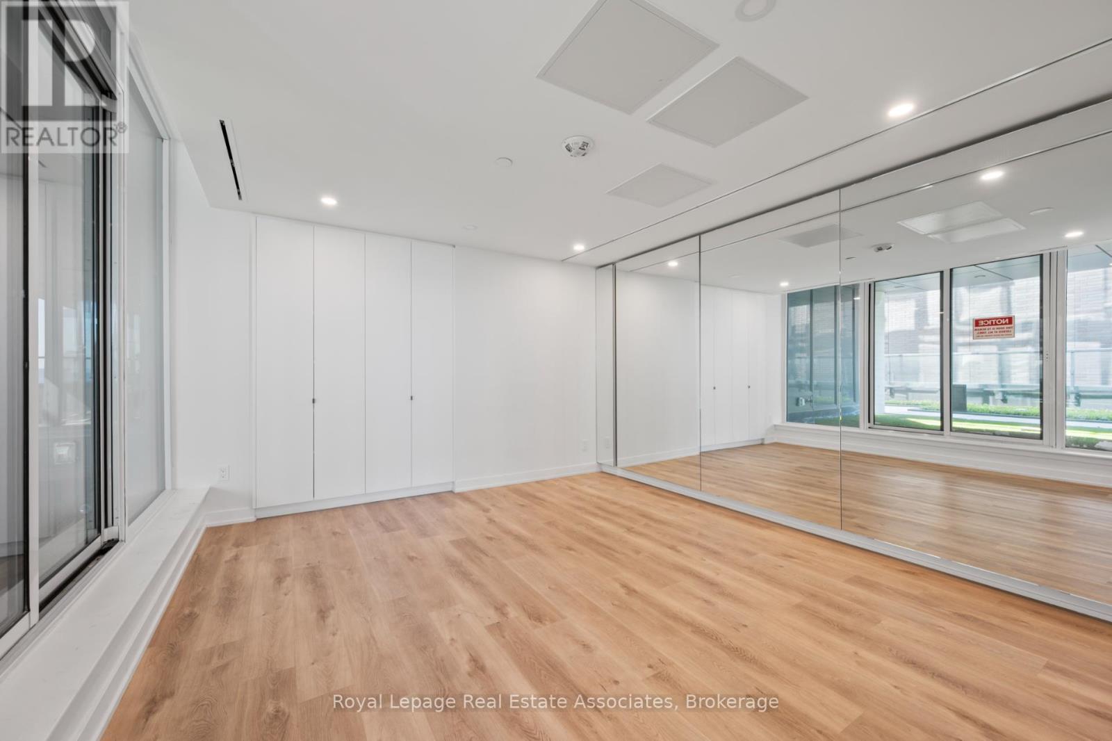 602 - 370 Martha Street, Burlington, ON - Indoor Photo Showing Other Room