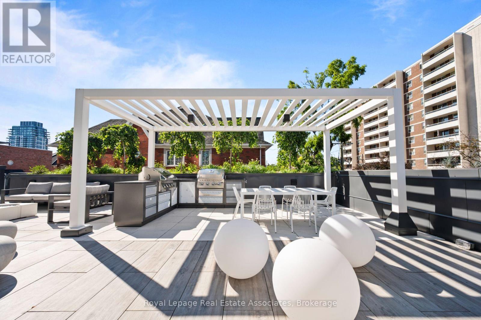 602 - 370 Martha Street, Burlington, ON - Outdoor