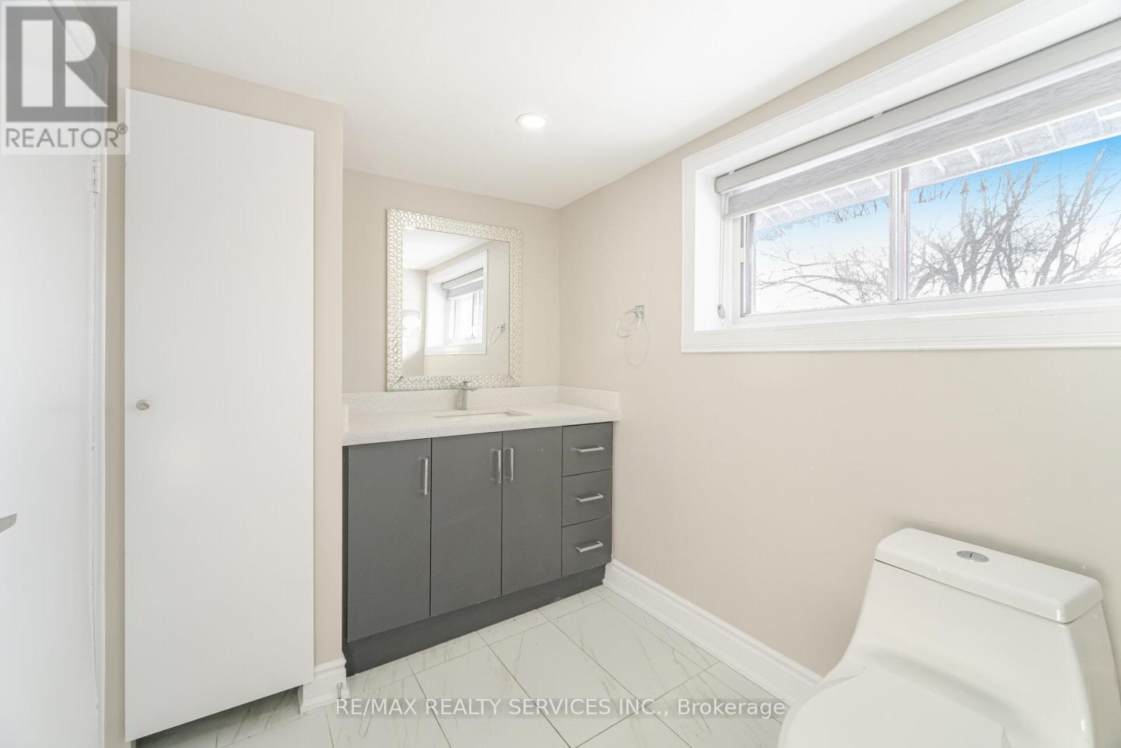 12270 Fourth Line, Milton, ON - Indoor Photo Showing Bathroom