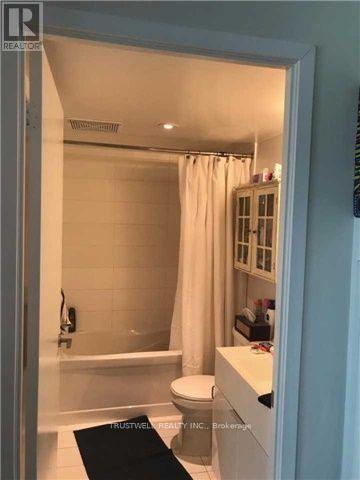 1110 - 10 Capreol Court, Toronto, ON - Indoor Photo Showing Bathroom