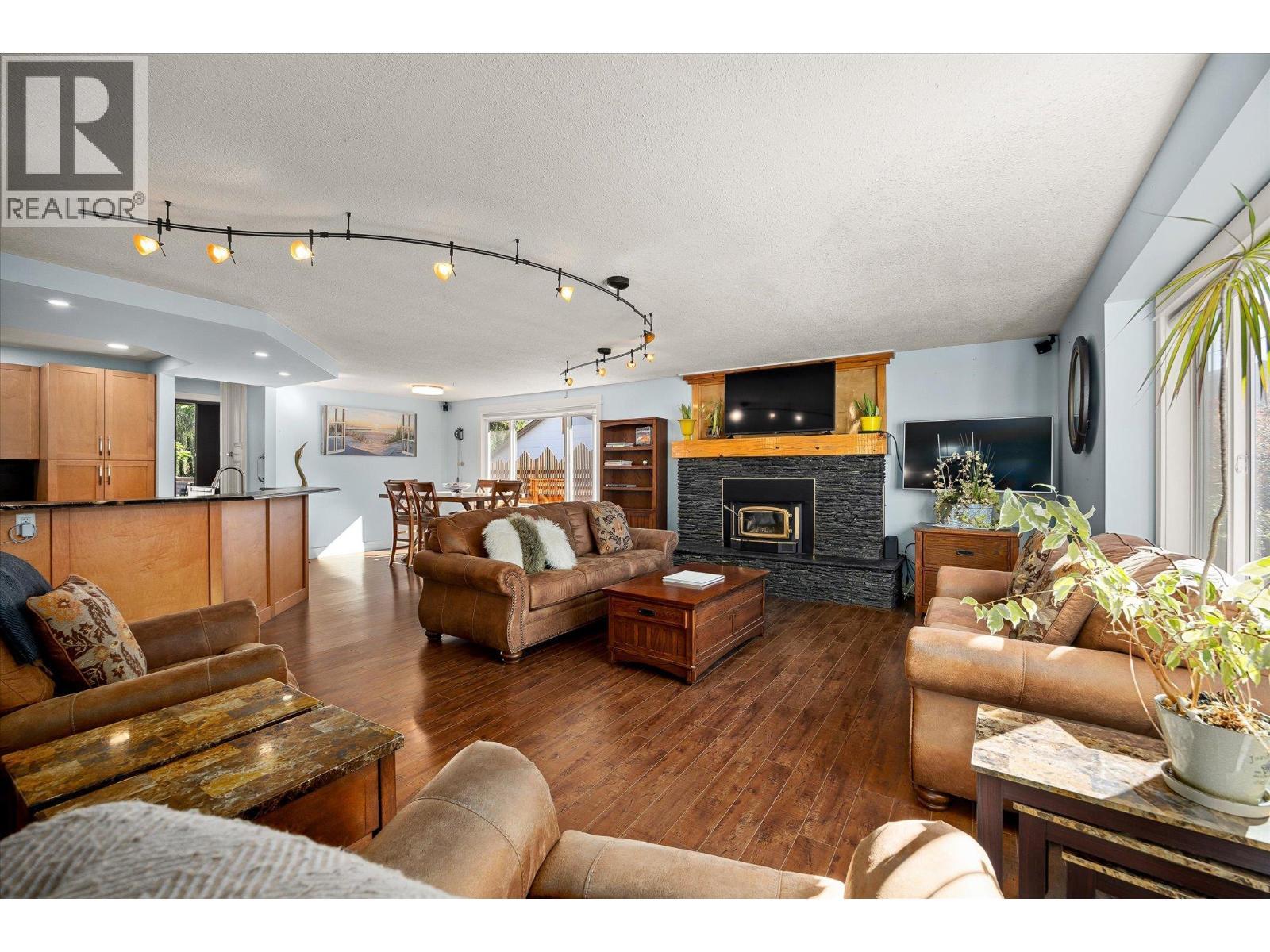 12313 Kalavista Drive, Coldstream, BC - Indoor Photo Showing Living Room With Fireplace