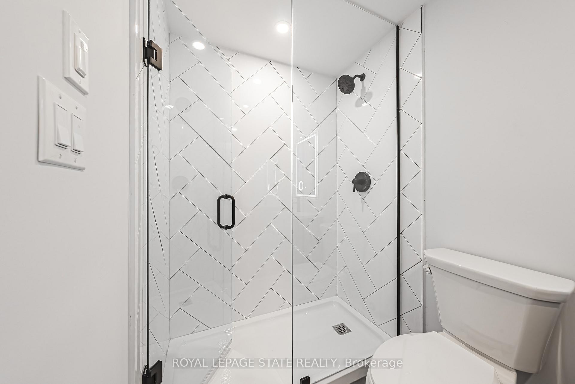 305-555 Sanatorium Road, Hamilton, ON - Indoor Photo Showing Bathroom