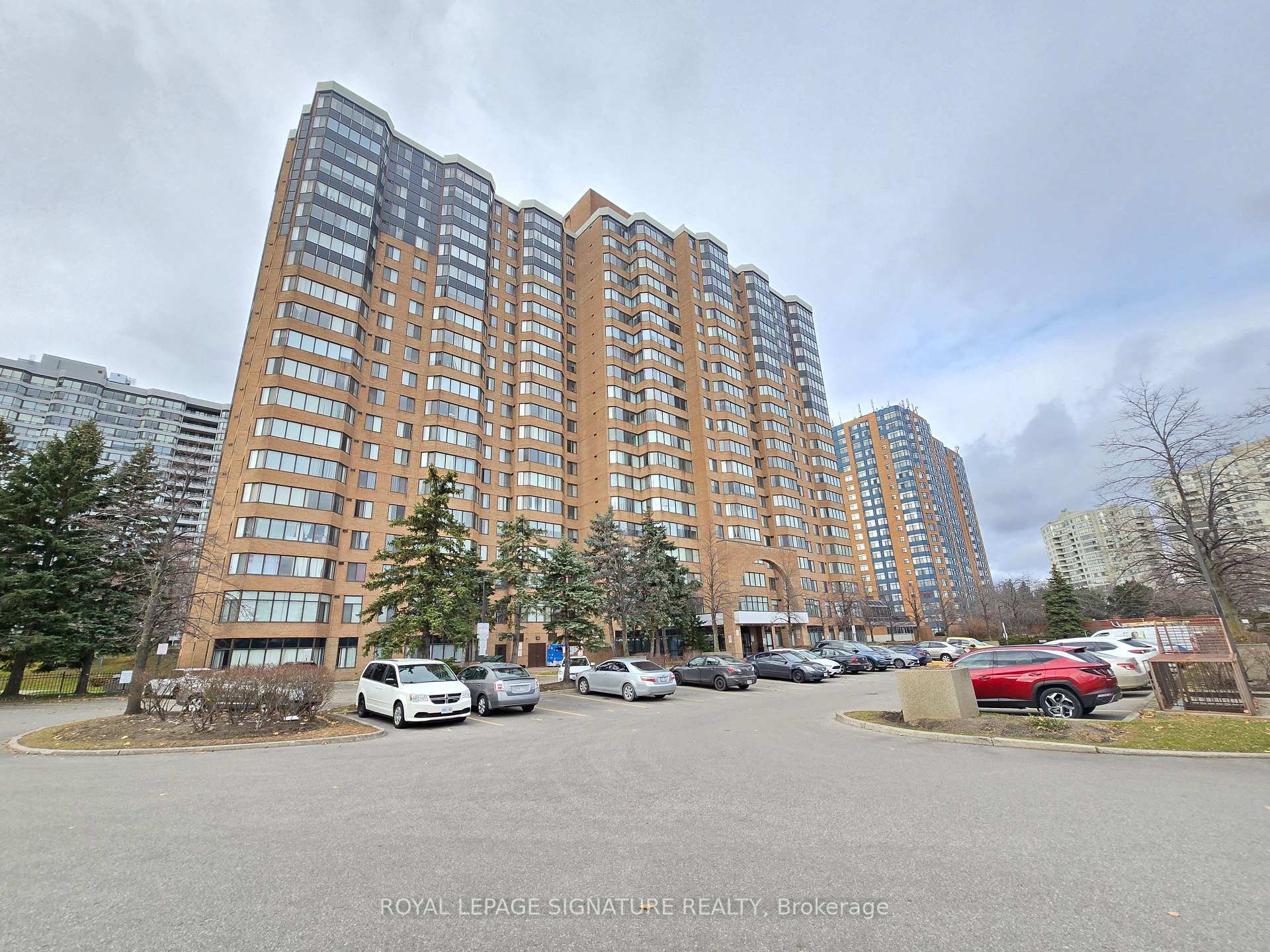 507-80 Alton Towers Circle, Toronto, ON - Outdoor With Facade