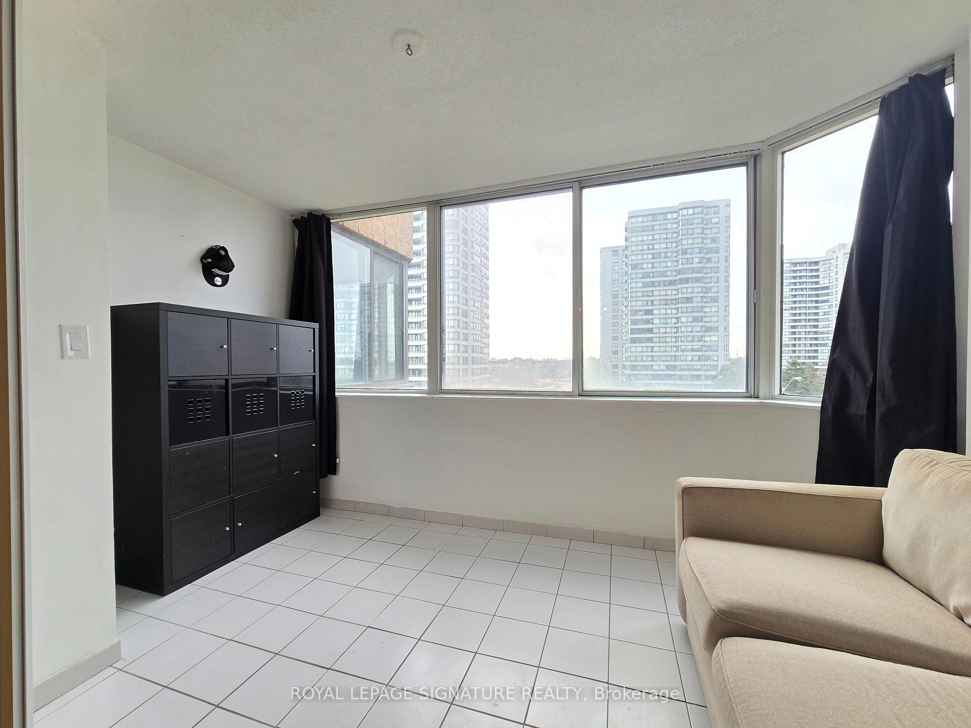 507-80 Alton Towers Circle, Toronto, ON - Indoor