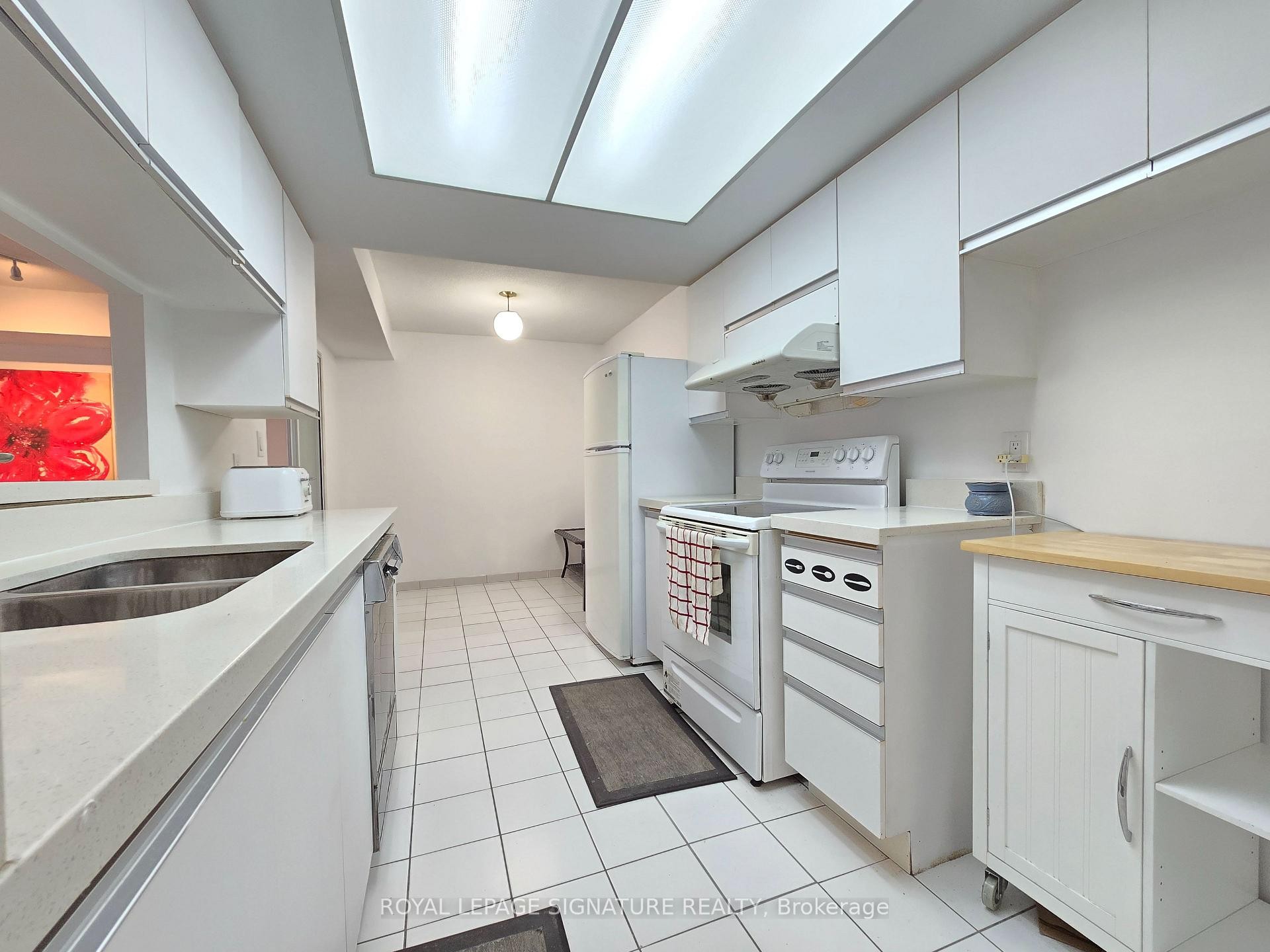 507-80 Alton Towers Circle, Toronto, ON - Indoor Photo Showing Kitchen With Double Sink