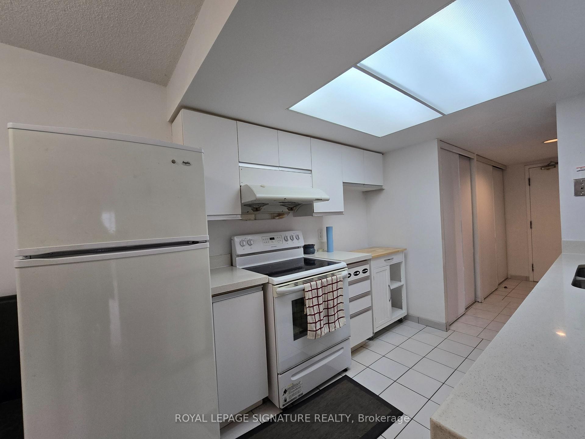 507-80 Alton Towers Circle, Toronto, ON - Indoor Photo Showing Kitchen