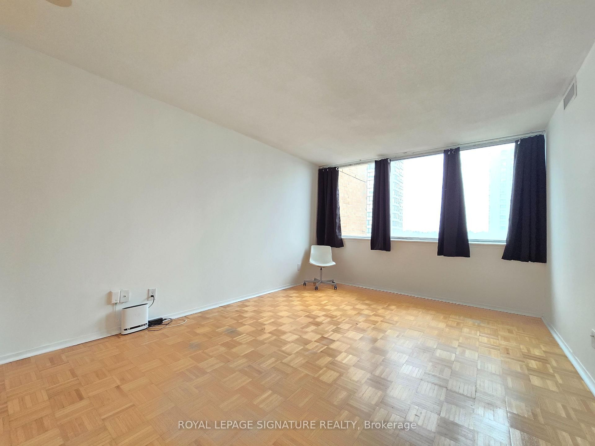 507-80 Alton Towers Circle, Toronto, ON - Indoor Photo Showing Other Room