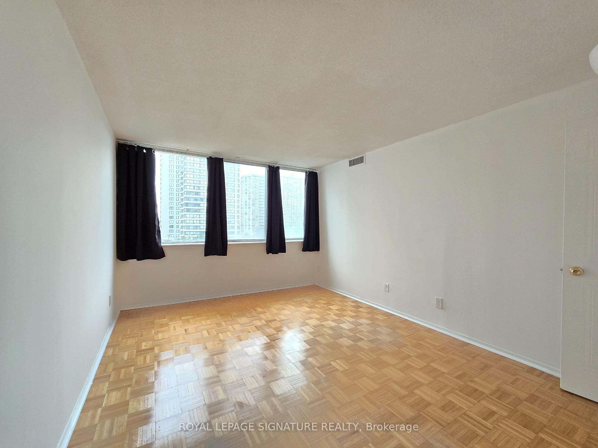 507-80 Alton Towers Circle, Toronto, ON - Indoor Photo Showing Other Room