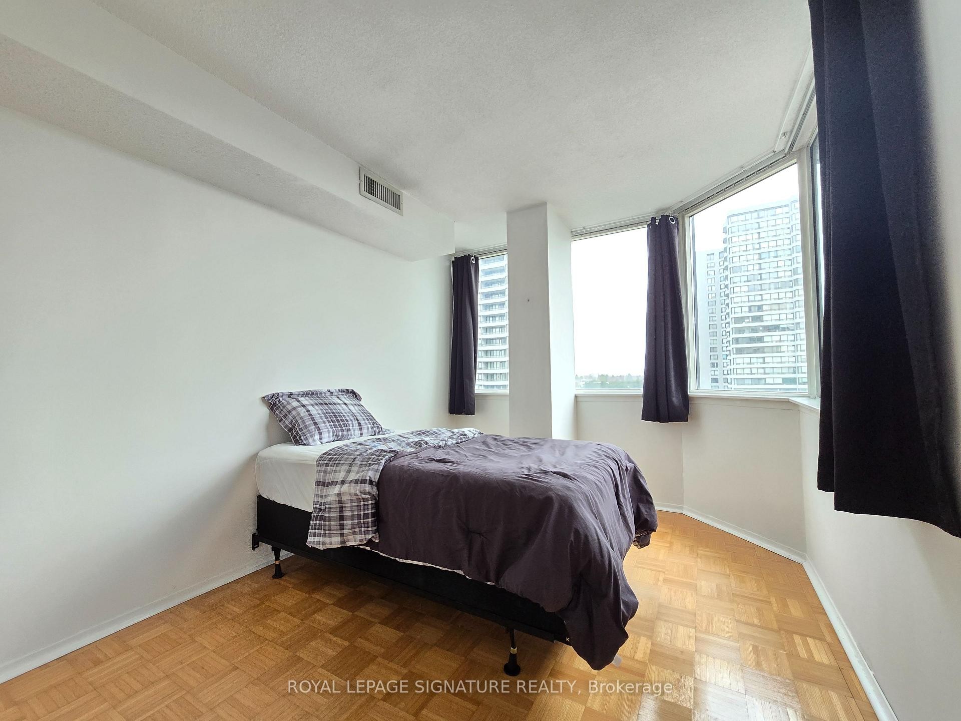 507-80 Alton Towers Circle, Toronto, ON - Indoor Photo Showing Bedroom