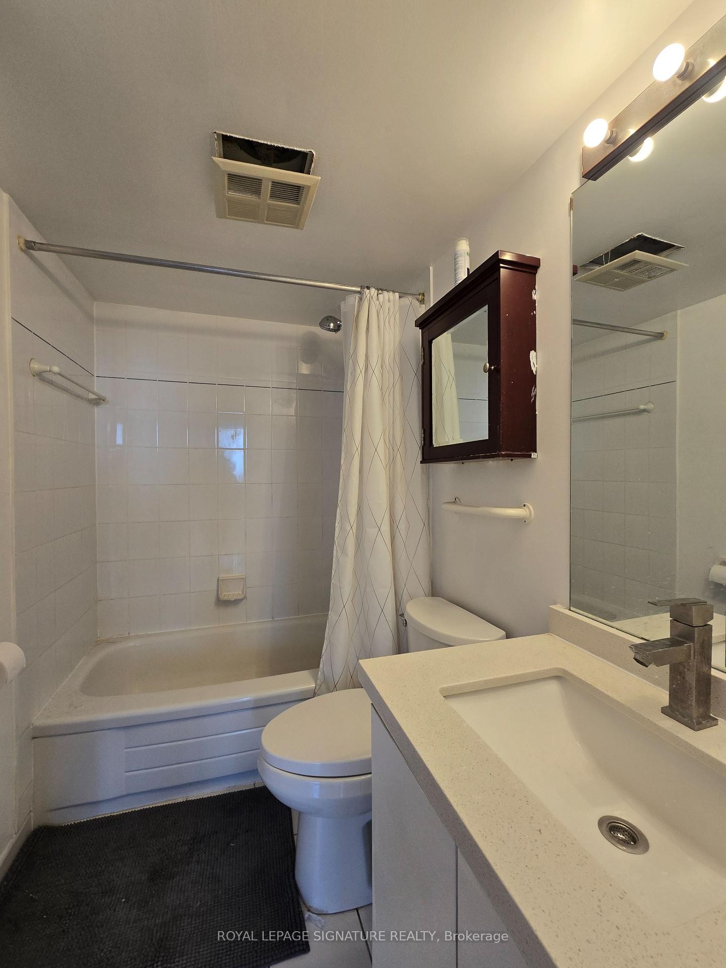 507-80 Alton Towers Circle, Toronto, ON - Indoor Photo Showing Bathroom