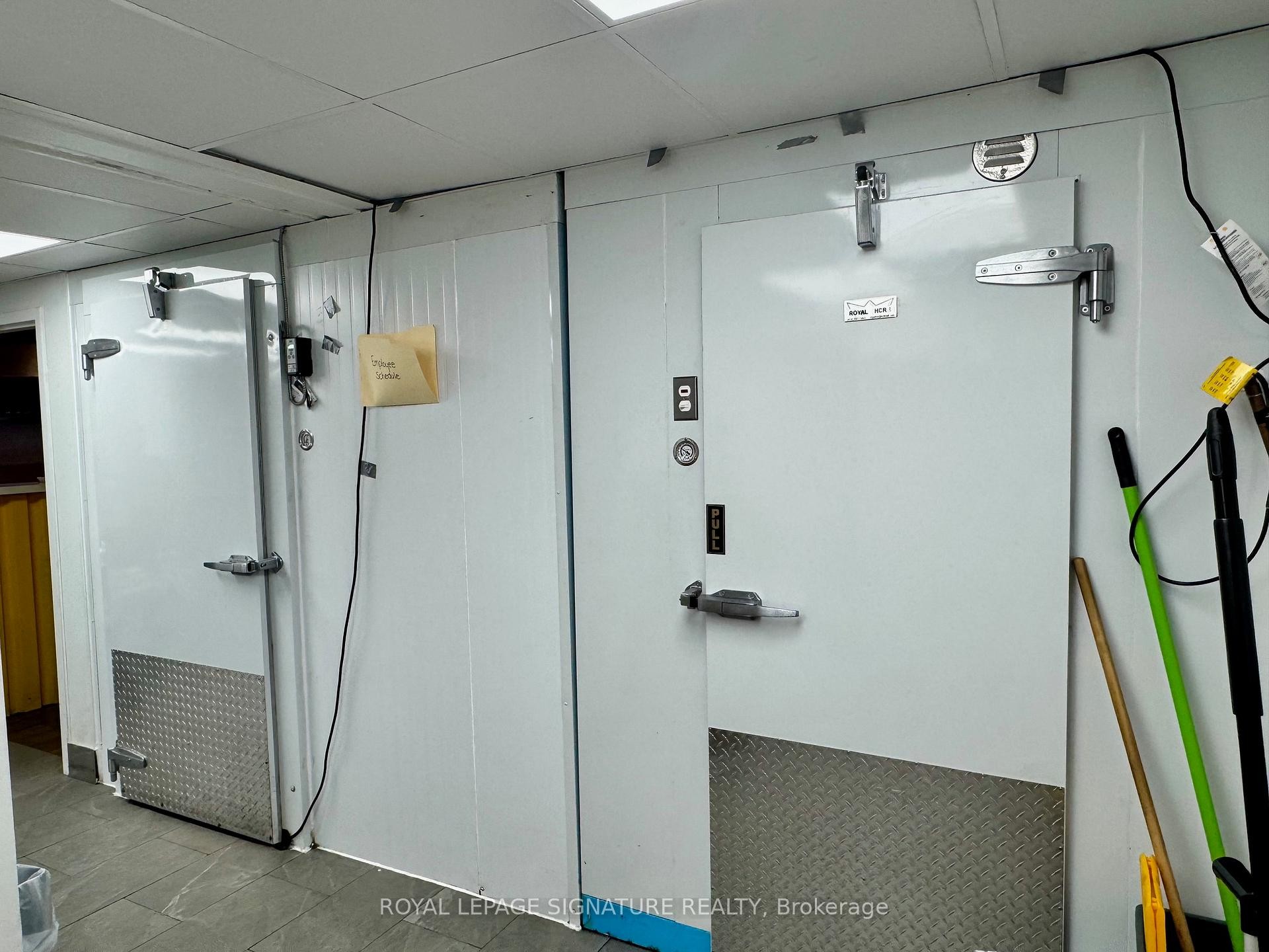 47 Lakeshore Road E, Mississauga, ON