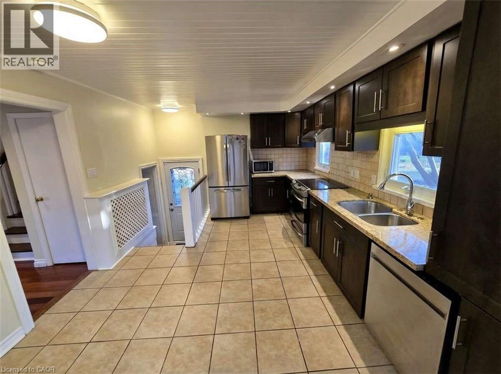 1568 Cawthra Court, Mississauga, ON - Indoor Photo Showing Kitchen With Stainless Steel Kitchen With Double Sink